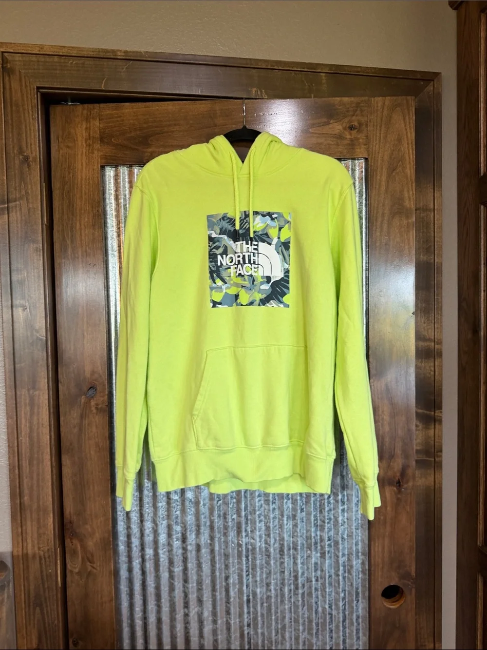 The North Face Men’s Neon Yellow Crewneck Hoodie with Camo Logo Sz med